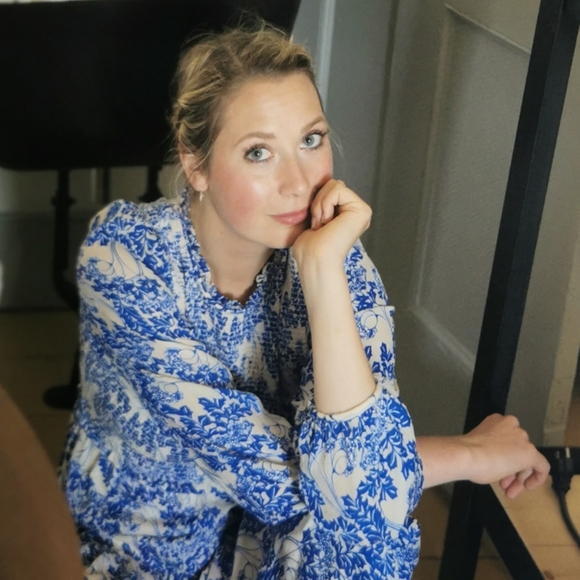 Meet your Posher, Deirdre - Picture 1 of 1